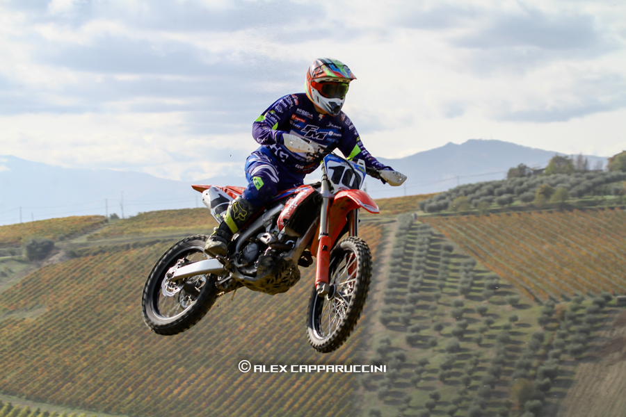 PRIMO CLASSIFICATO VENANZI STEFANO CATEGORIA ESPERTI MX2